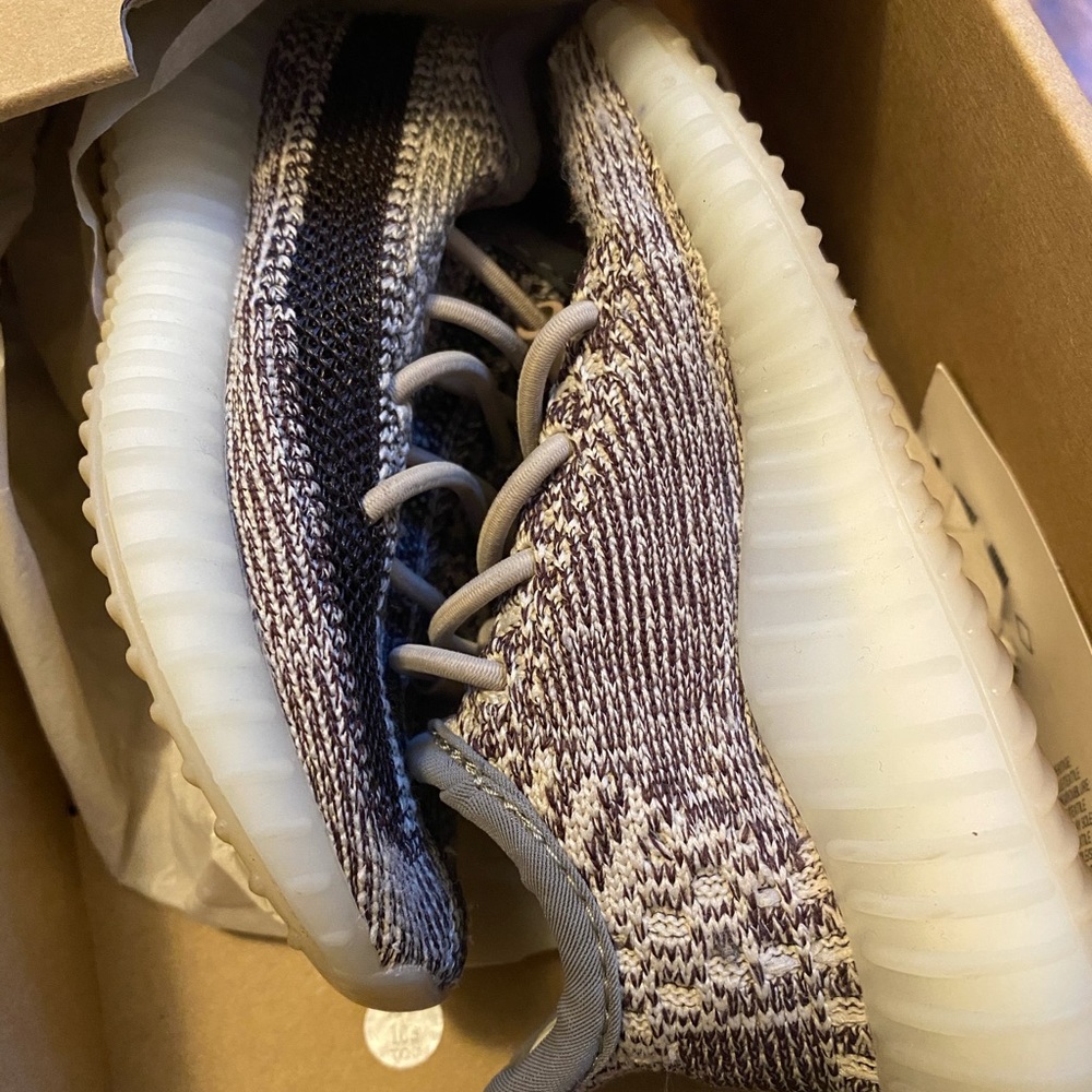 Yeezy 5 1/2 k worn once , in very good condition